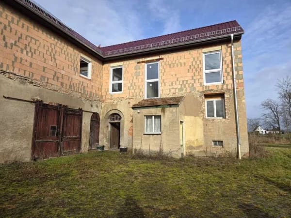 Immobilie in Wermsdorf - Historisches Anwesen mit ausbaufähigem Dachboden & umfangreichen Baumaterialien - Bild 2