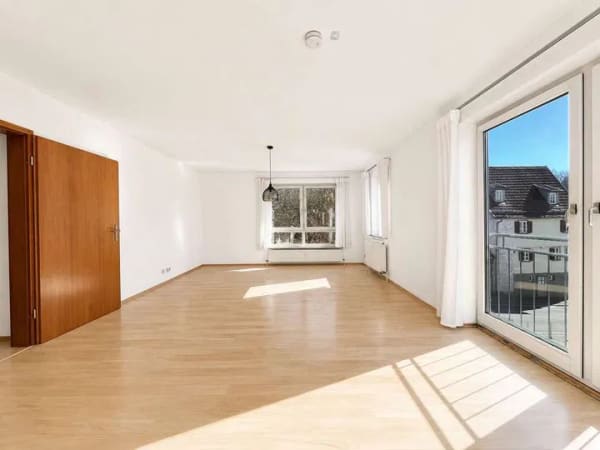 Immobilie in Oberriexingen - Charmante 2,5-Zimmerwohnung mit lichtdurchflutetem Ambiente und TG-Stellplatz! - Bild 1