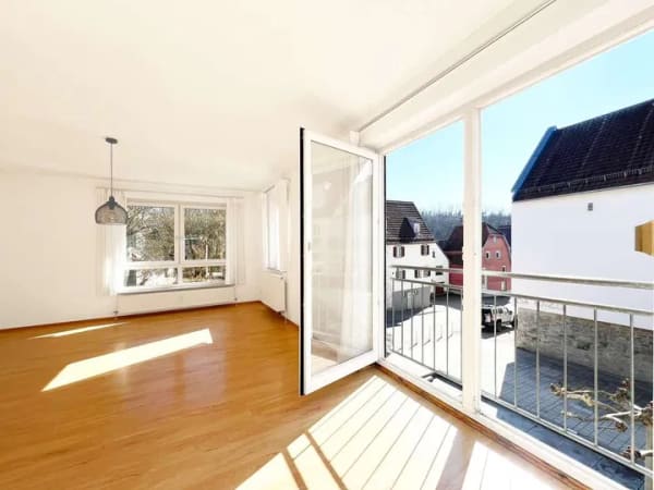 Immobilie in Oberriexingen - Charmante 2,5-Zimmerwohnung mit lichtdurchflutetem Ambiente und TG-Stellplatz! - Bild 2