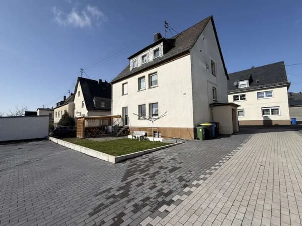 Immobilie in Emmelshausen - Vermietetes Mehrfamilienhaus mit Terrasse und Garagen in Emmelshausen - Bild 0