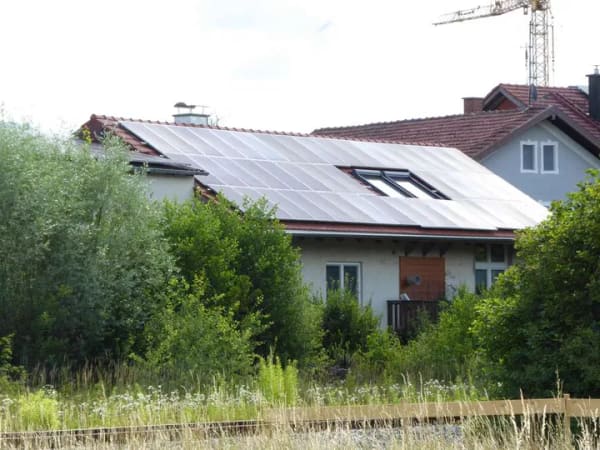 Immobilie in Fridolfing - Einfamilienhaus mit 70 KV Photovoltaikanlage in Nähe Fridolfing zu verkaufen ! - Bild 0