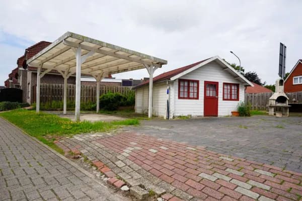 Immobilie in Weener - Haus mit Anbau, separatem Holzhaus und Carport!
Vielseitig nutzbar, Platz für bis zu 9 Personen! - Bild 1