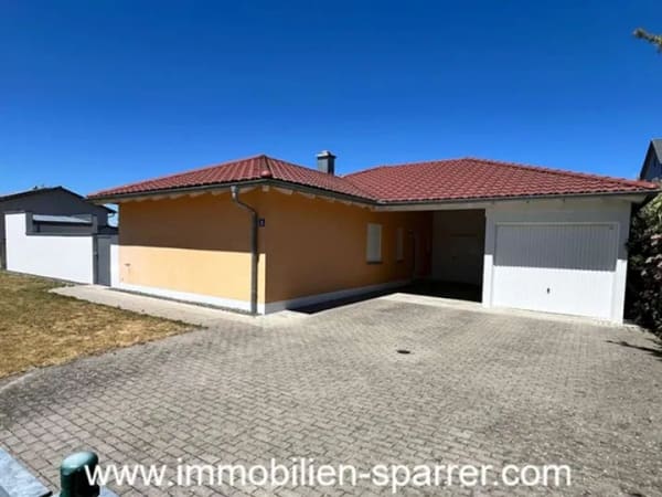 Immobilie in Irchenrieth - Wohnen auf einer Ebene – Stilvoller Bungalow mit Terrasse, Atrium und Garage - Bild 1