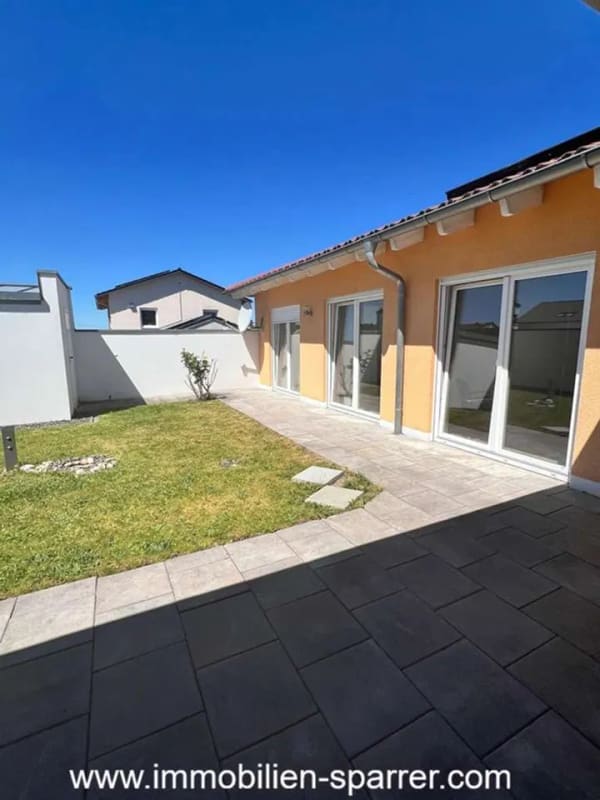 Immobilie in Irchenrieth - Wohnen auf einer Ebene – Stilvoller Bungalow mit Terrasse, Atrium und Garage - Bild 2