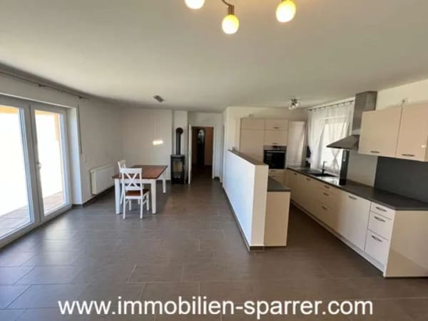 Immobilie in Irchenrieth - Wohnen auf einer Ebene – Stilvoller Bungalow mit Terrasse, Atrium und Garage - Bild 3
