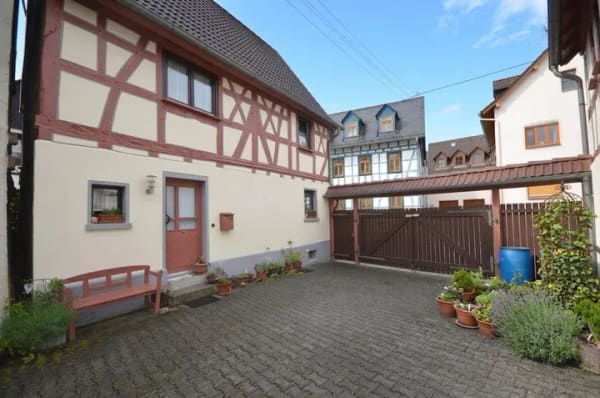Immobilie in Idstein - Liebevoll saniertes Fachwerk-Ensemble mit gemütlichem Innenhof, ausgebauter Scheune mit Einliegerwoh - Bild 0