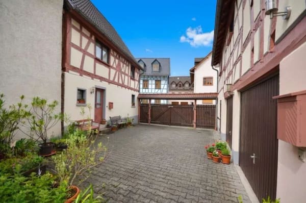 Immobilie in Idstein - Liebevoll saniertes Fachwerk-Ensemble mit gemütlichem Innenhof, ausgebauter Scheune mit Einliegerwoh - Bild 1