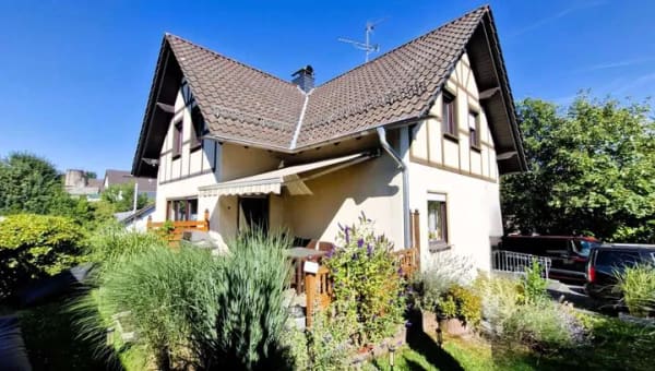 Immobilie in Much - Gepflegtes Einfamilienhaus mit Einliegerwohnung und Garage in Much-Hillesheim - Bild 0