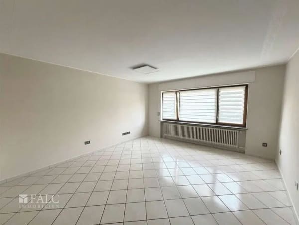 Immobilie in Losheim am See - Ruhig gelegenes Zweifamilienhaus – OG frei, EG vermietet - Bild 2
