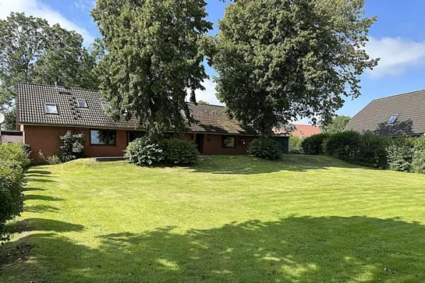 Immobilie in Risum-Lindholm - Gepflegtes Einfamilienhaus mit Doppelcarport, großem Süd-Garten und Weitblick in Maasbüll - Bild 3