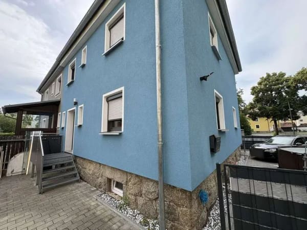 Immobilie in Tirschenreuth - Modernisierte Doppelhaushälfte mit Ausbaupotenzial und Gestaltungsspielraum durch Renovierung - Bild 1