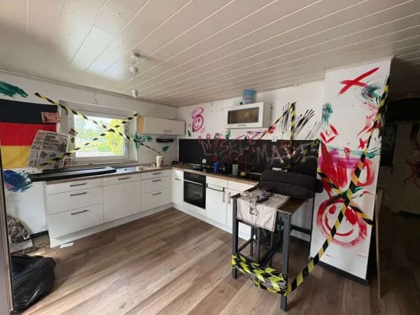 Immobilie in Tirschenreuth - Modernisierte Doppelhaushälfte mit Ausbaupotenzial und Gestaltungsspielraum durch Renovierung - Bild 2