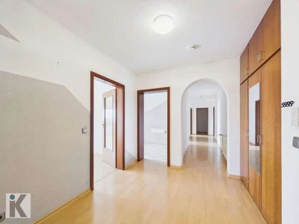 Immobilie in Mutterstadt - Ankommen und wohlfühlen – Lichtdurchflutete 3-Zimmer-Wohnung mit Balkon & Tiefgarage - Bild 2
