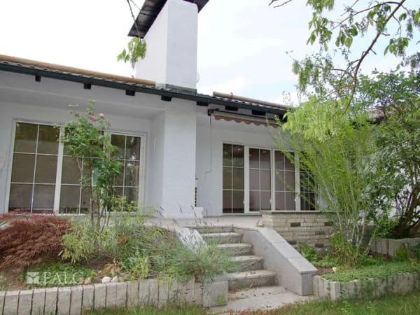Immobilie in Kelheim - Einfach Mehr: Sanierter Bungalow mit sep. ELW, Garten, Do-Garage. Top-Lage-Zustand-Ausstattung. Frei - Bild 2