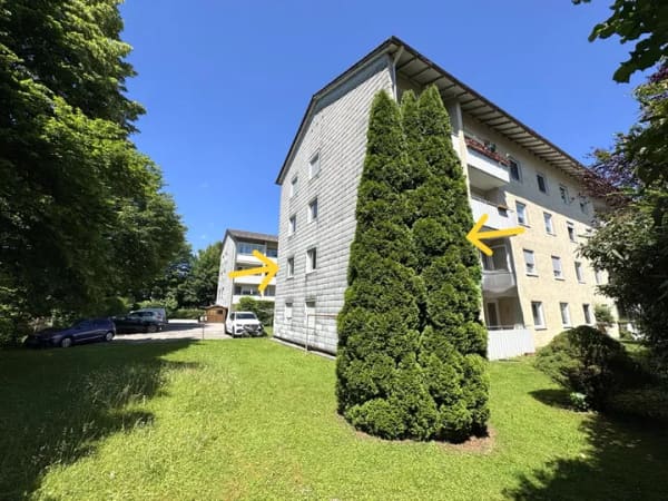 Immobilie in Traunstein - Ruhige, 2002 komplett erneuerte, 3-Zi.-ETW im 1. OG mit Loggia-Balkon am Grünen (kein Kfz-Stpl.) - Bild 1