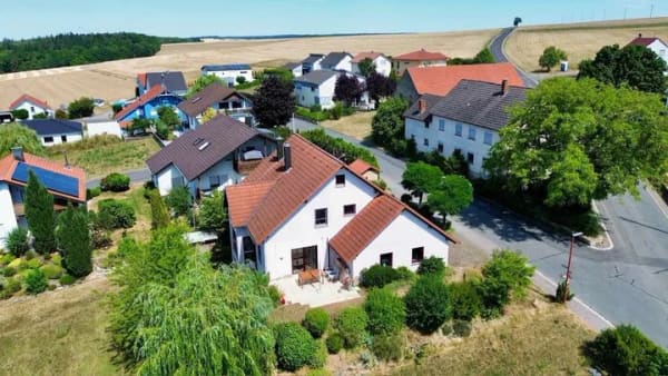 Immobilie in Grünsfeld - Familientraum im Main-Tauber-Kreis – Großzügiges Wohnen mit zusätzlicher Rendite - Bild 0