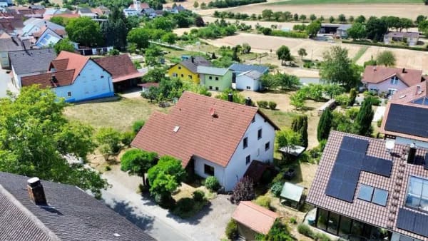 Immobilie in Grünsfeld - Familientraum im Main-Tauber-Kreis – Großzügiges Wohnen mit zusätzlicher Rendite - Bild 1