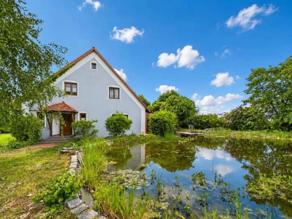 Immobilie in Perkam - Naturidyll in Perkam: Familienhaus mit Charakter, Schwimmteich und freiem Südblick - Bild 0