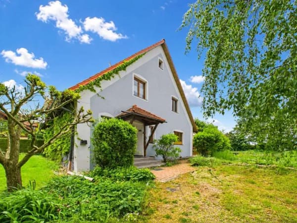 Immobilie in Perkam - Naturidyll in Perkam: Familienhaus mit Charakter, Schwimmteich und freiem Südblick - Bild 1