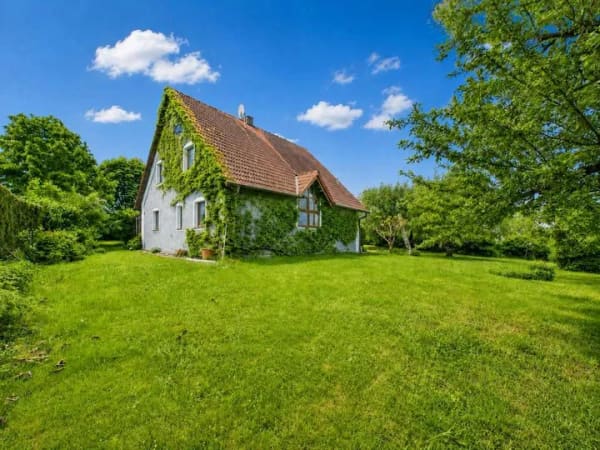 Immobilie in Perkam - Naturidyll in Perkam: Familienhaus mit Charakter, Schwimmteich und freiem Südblick - Bild 2