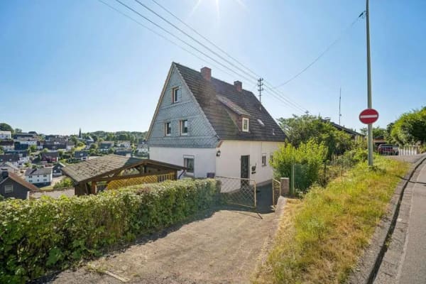 Immobilie in Wilnsdorf - Sanieren. Einziehen. Wohlfühlen. Einfamilienhaus mit Garten, Garage in begehrter Wohnlage Rudersdorf - Bild 0