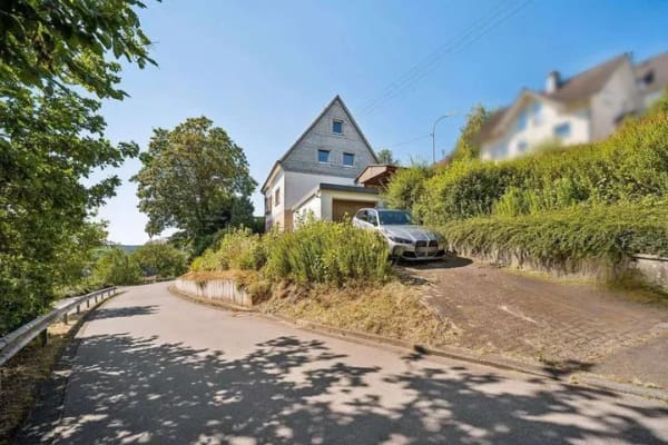 Immobilie in Wilnsdorf - Sanieren. Einziehen. Wohlfühlen. Einfamilienhaus mit Garten, Garage in begehrter Wohnlage Rudersdorf - Bild 1