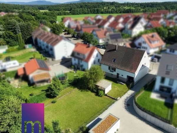Immobilie in Schlierbach - Freistehendes EFH – 750m² Grundstück mit tollem Garten & großer Scheune direkt am Bach - Bild 1