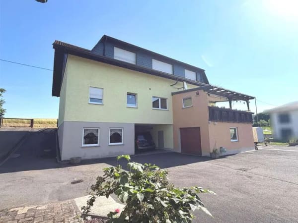 Immobilie in Windhagen - Gepflegtes MFH mit Lagerhalle in gefragter Wohnlage - Bild 1