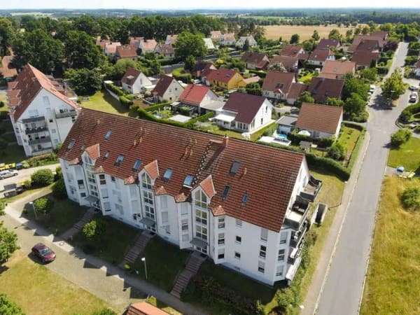 Immobilie in Radeburg - +++ Über den Dächern von Radeburg! Lichtdurchfluteter Maisonette-Traum mit Balkon und Fernblick! +++ - Bild 2