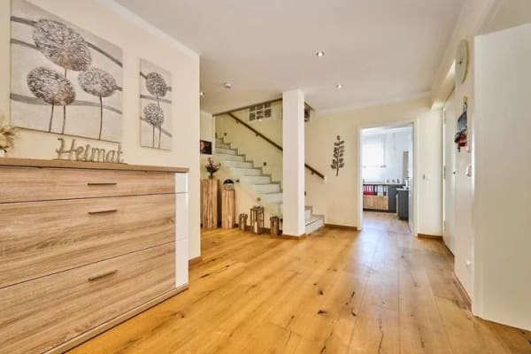 Immobilie in Aiterhofen - Ein Stück Toskana in Aiterhofen: 2017er Villa mit Pool und PV-Anlage - Bild 1