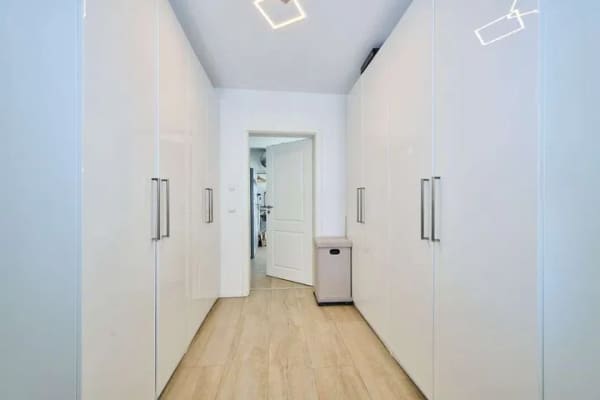 Immobilie in Aiterhofen - Ein Stück Toskana in Aiterhofen: 2017er Villa mit Pool und PV-Anlage - Bild 2