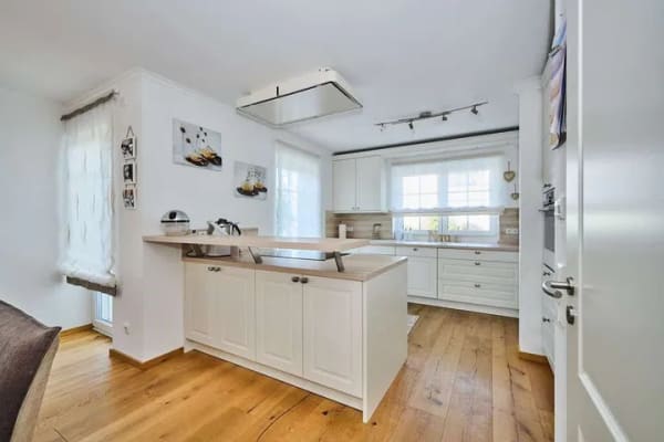 Immobilie in Aiterhofen - Ein Stück Toskana in Aiterhofen: 2017er Villa mit Pool und PV-Anlage - Bild 4