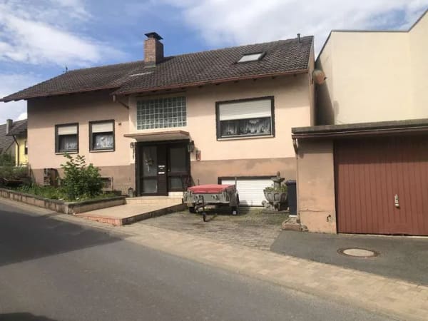 Immobilie in Boxberg - Renovierungsbedürftiges Einfamilienhaus mit 4,5 Zimmern, Garten und viel Gestaltungspotenzial - Bild 1