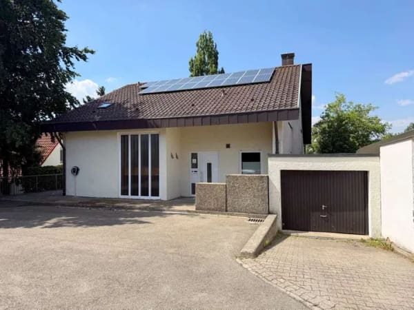 Immobilie in Schorndorf - Großzügiges Einfamilienhaus mit zwei vermieteten Einliegerwohnungen - Bild 0