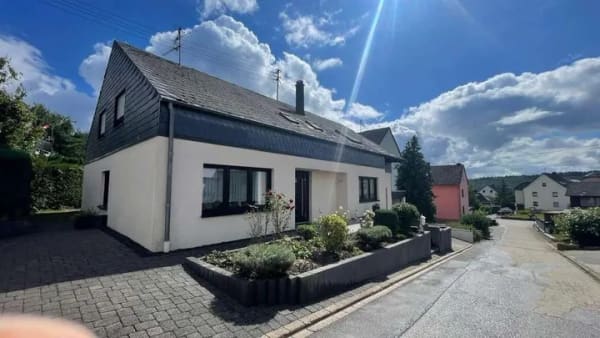 Immobilie in Trierweiler - großzügiges, gepflegtes Einfamilienhaus in Grenznähe zu Luxemburg - Bild 1