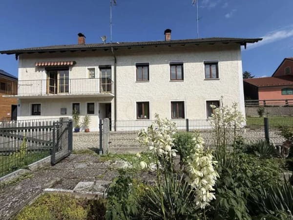 Immobilie in Tittmoning - Haus mit Geschichte, Charme und Garten – idyllisch am Bach, mit großem Potenzial! - Bild 3