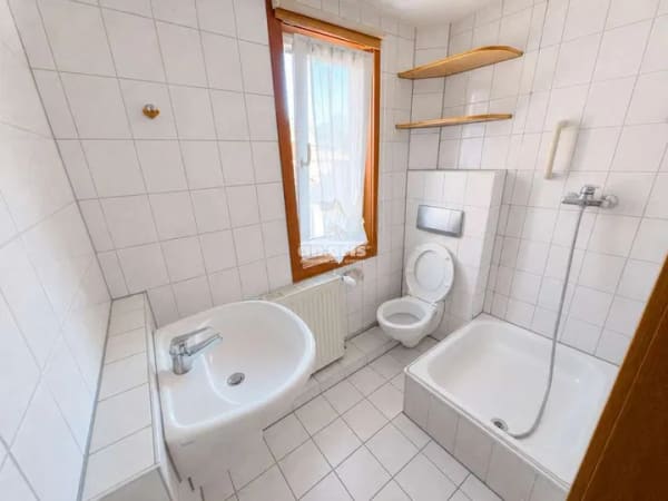 Immobilie in Friedrichroda - antaris Immobilien GmbH ** Drei Wohnungen, unzählige Möglichkeiten – Ihr Investment im Kurort! ** - Bild 1