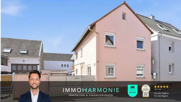 Immobilie in Herxheim - Charmantes Einfamilienhaus mit Dachterrasse, Garage und Garten in Herxheim - Bild 0