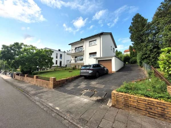 Immobilie in Kelkheim - Großzügiges Dreifamilienhaus in Fischbach mit separater Einliegerwohnung - Bild 0