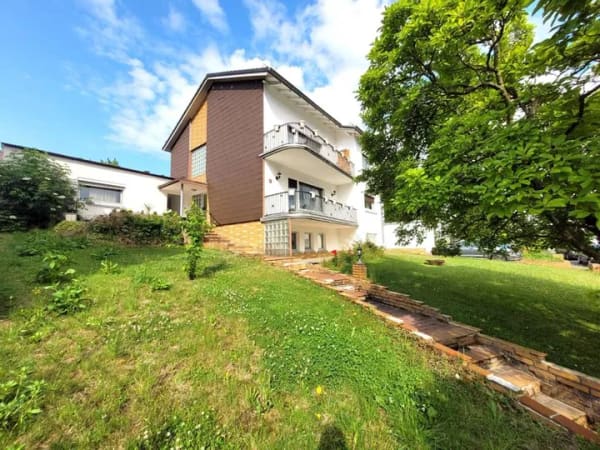 Immobilie in Kelkheim - Großzügiges Dreifamilienhaus in Fischbach mit separater Einliegerwohnung - Bild 2
