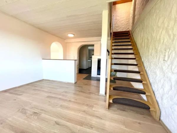 Immobilie in Kirchdorf am Inn - Vier Zimmer, zwei Ebenen - schöne, gut geschnittene Maisonette-Wohnung mit Balkon und Garten - Bild 1