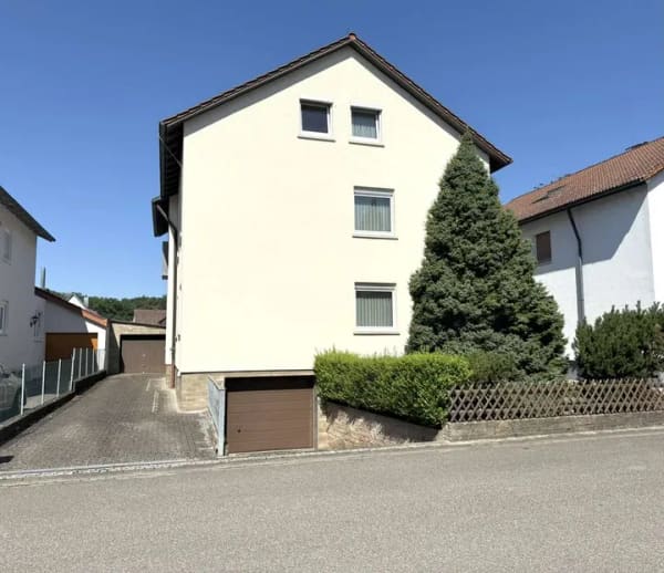 Immobilie in Bad Friedrichshall - Gepflegtes Mehrfamilienhaus mit 3 Wohneinheiten – vielseitig nutzbar & sofort verfügbar - Bild 1