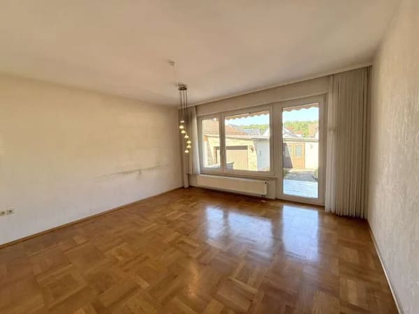 Immobilie in Bad Friedrichshall - Gepflegtes Mehrfamilienhaus mit 3 Wohneinheiten – vielseitig nutzbar & sofort verfügbar - Bild 2