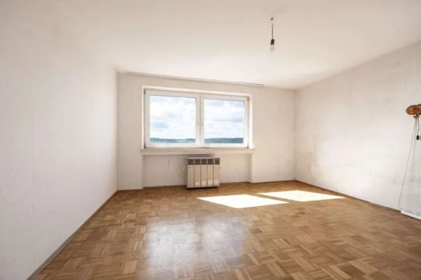 Immobilie in Waldkraiburg - Kompakte 2-Zimmer-Wohnung mit Loggia und Entwicklungspotenzial - Bild 1