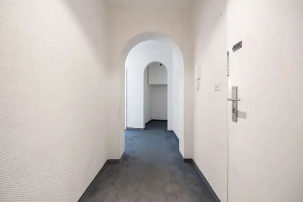 Immobilie in Waldkraiburg - Kompakte 2-Zimmer-Wohnung mit Loggia und Entwicklungspotenzial - Bild 4
