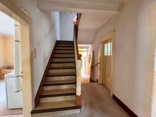 Immobilie in Hausen - Viele Zimmer: Renovierungsbedürftiges
Mehrgenerationenwohnhaus mit viel Platz - Bild 3