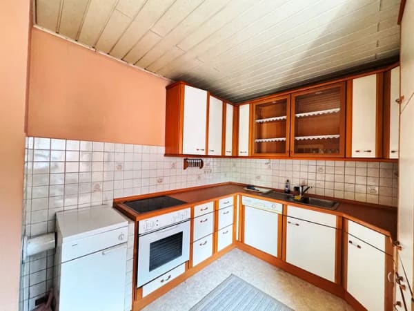 Immobilie in Hausen - Viele Zimmer: Renovierungsbedürftiges
Mehrgenerationenwohnhaus mit viel Platz - Bild 4