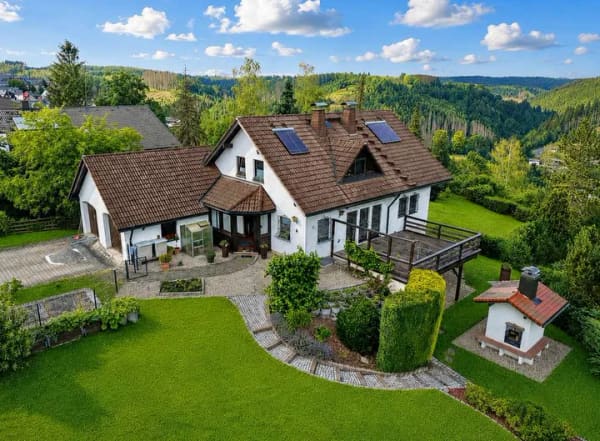Immobilie in Nordhalben - Tolles Wohnhaus mit Garten und traumhaften Fernblick in Nordhalben - Bild 0