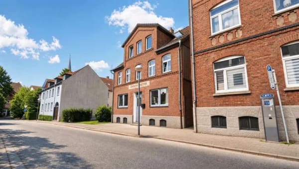 Immobilie in Uelzen - Ein Zuhause mit Geschichte – Altbaucharme auf drei Ebenen mitten in Uelzen - Bild 1
