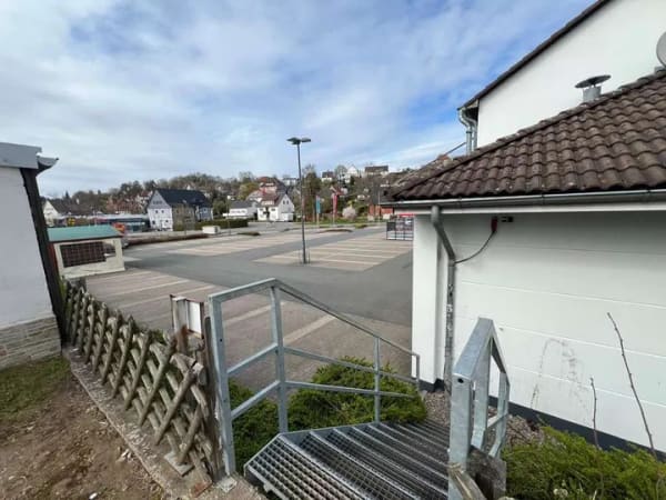 Immobilie in Stadtoldendorf - Zum Verkauf stehen zwei übereinanderliegende Wohnungen in einem 4-Parteien-Haus - Bild 1